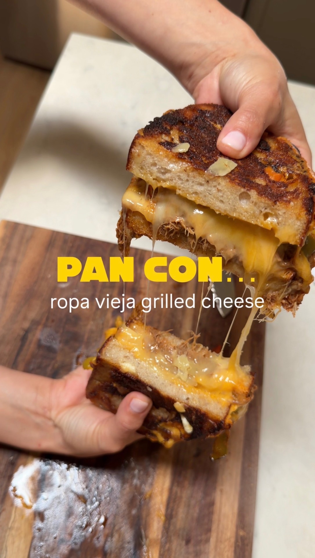 Pan con ropa vieja grilled cheese